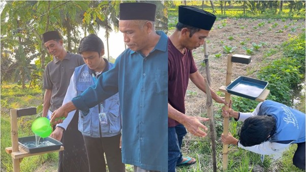 Pemasangan Light Trap di Lahan Salah Satu Petani Lembok Lauk untuk Mendukung SDGs 2, SDGs 9, SDGs 15