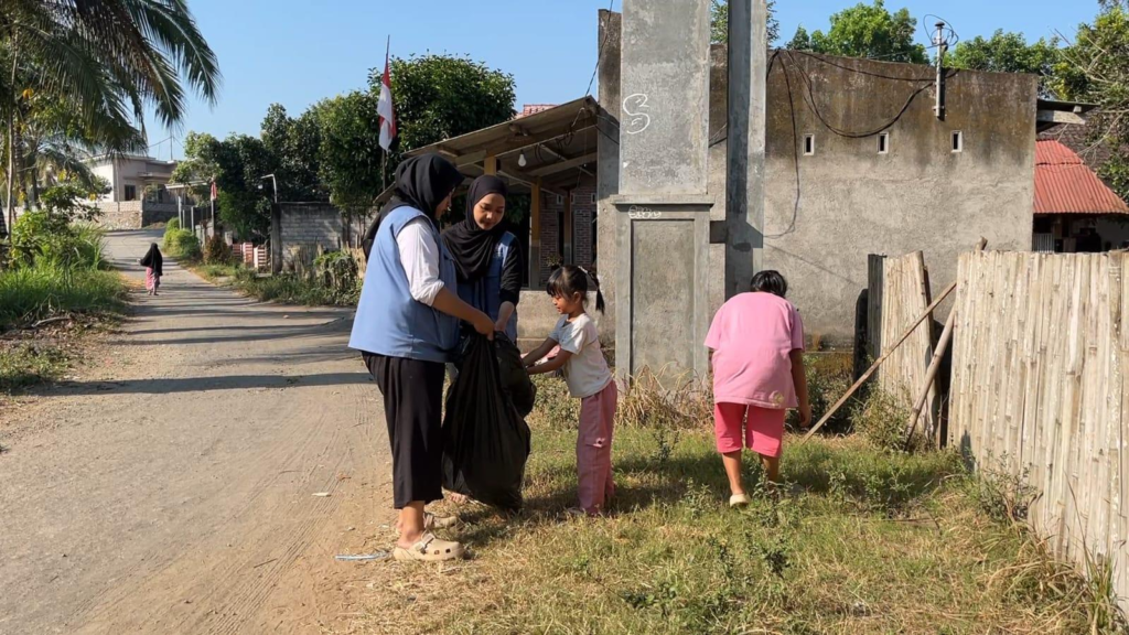 Kegiatan GERBOK (Gerakan Bersih Lembok) di Masjid Lembok Lauk dan Masjid Lembok Daye