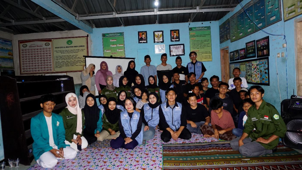 Foto Bersama Setelah Sosialiasi PIK-R Kesehatan Reproduksi Dusun Lembok Lauk